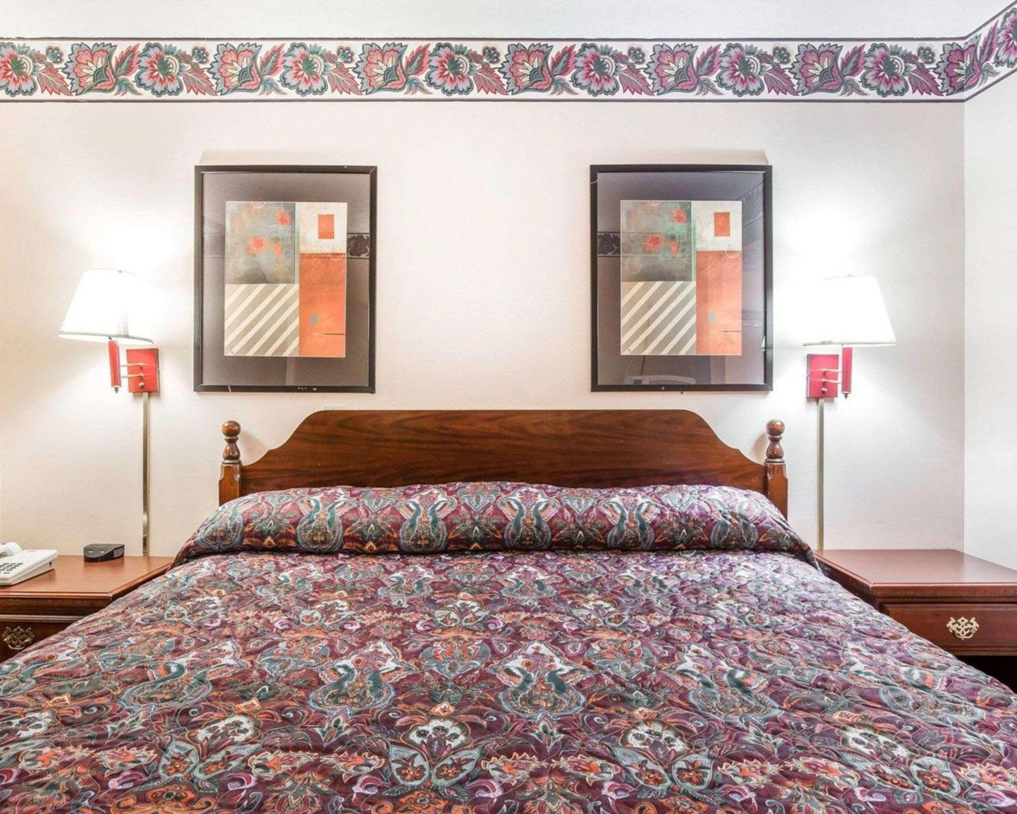 Econo Lodge McDonough Habitación foto